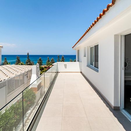 Beach Front Aqua Marina By Ezoria Villas Paralímni Kültér fotó