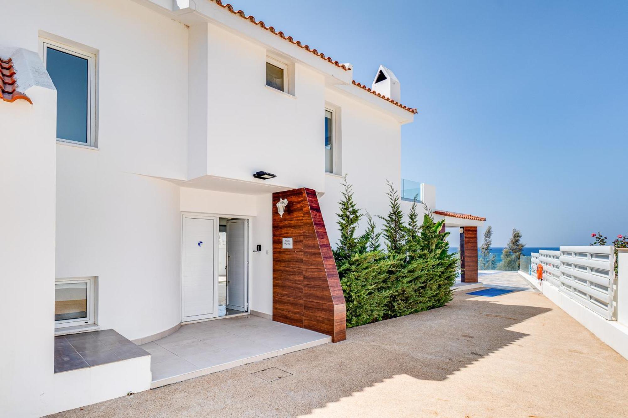 Beach Front Aqua Marina By Ezoria Villas Paralímni Kültér fotó