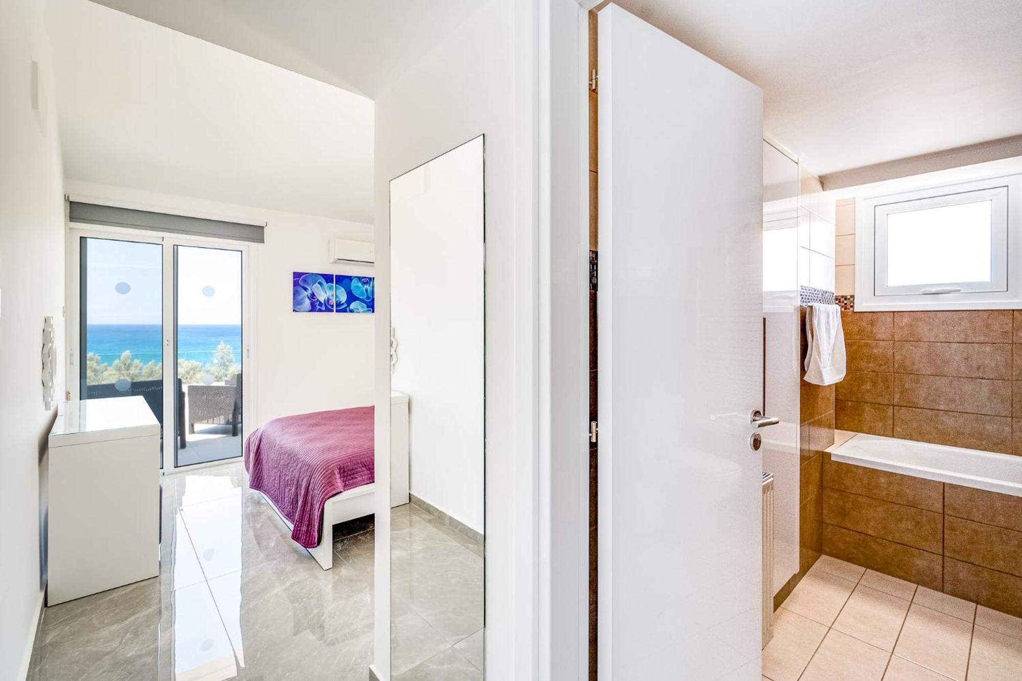 Beach Front Aqua Marina By Ezoria Villas Paralímni Kültér fotó